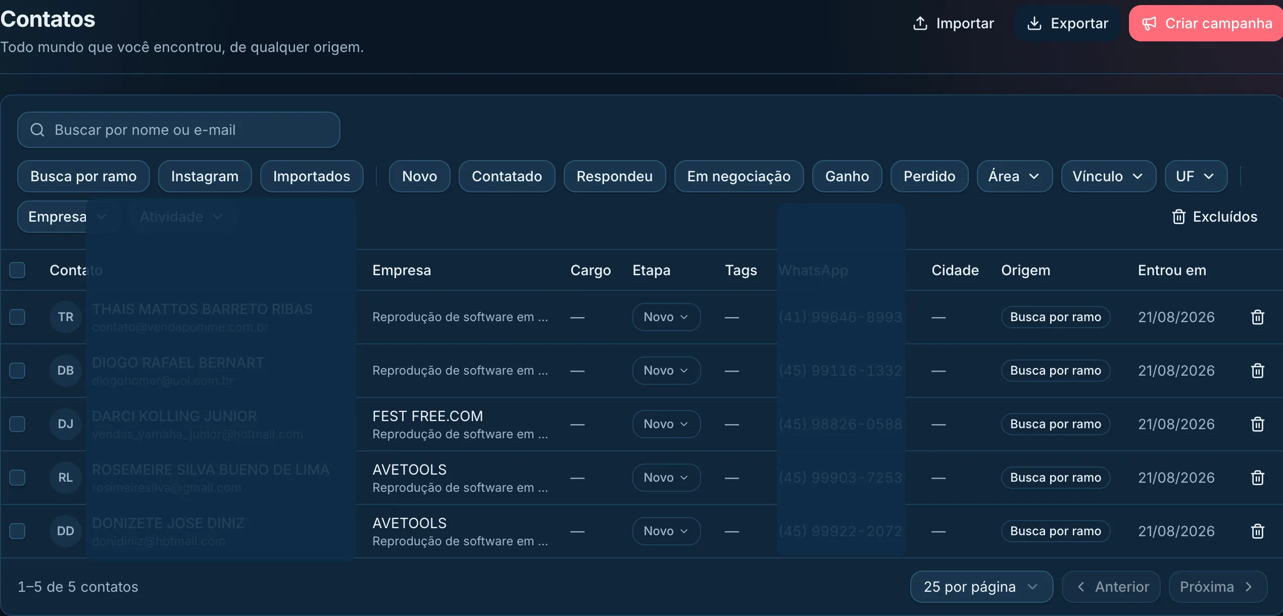 Tela do Capturama B2B com lista de contatos, etapa comercial e origem da prospecção.